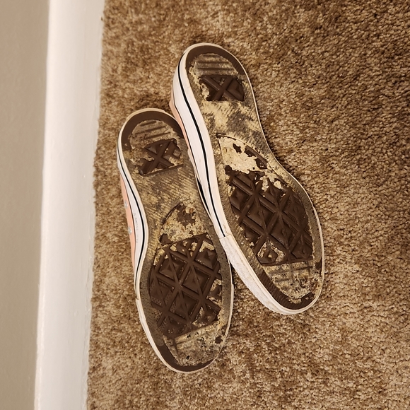 Converse - Picture 2 of 3